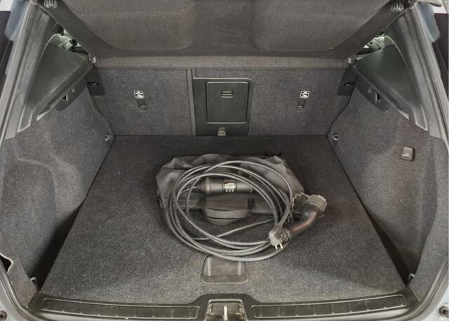 Volvo XC40 1.5 T4 Recharge R-Design Stoelverwarming / Trekhaak / Navigatie