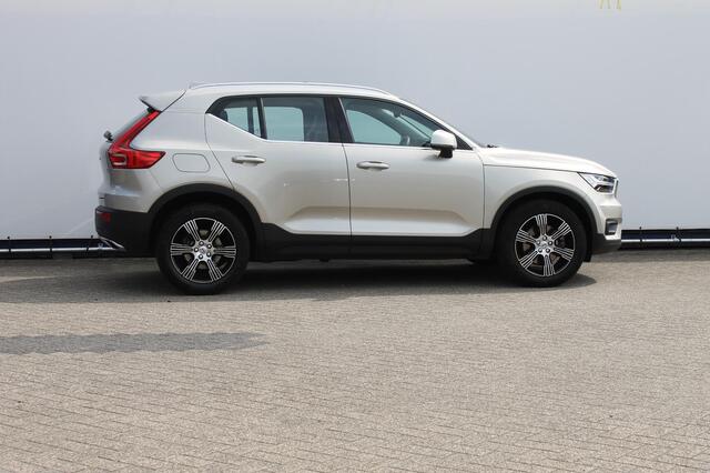 Volvo XC40 T4 190PK Automaat Inscription Panoramisch schuif-kanteldak / Stoelverwarming / Cruise control / Lederen bekleding / Parkersensoren voor en achter met parkeercamera