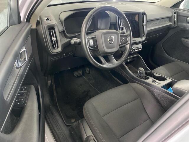 Volvo XC40 1.5 T2 Momentum Core | Trekhaak | Navigatie | Achteruitrijcamera | Cruise Control | Parkeersensoren voor en achter | Apple Carpl./Android Auto | LED verlichting