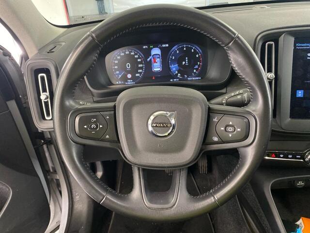 Volvo XC40 1.5 T2 Momentum Core | Trekhaak | Navigatie | Achteruitrijcamera | Cruise Control | Parkeersensoren voor en achter | Apple Carpl./Android Auto | LED verlichting