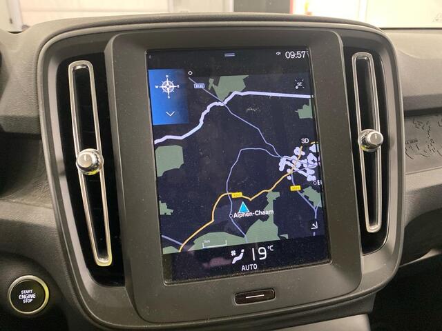 Volvo XC40 1.5 T2 Momentum Core | Trekhaak | Navigatie | Achteruitrijcamera | Cruise Control | Parkeersensoren voor en achter | Apple Carpl./Android Auto | LED verlichting