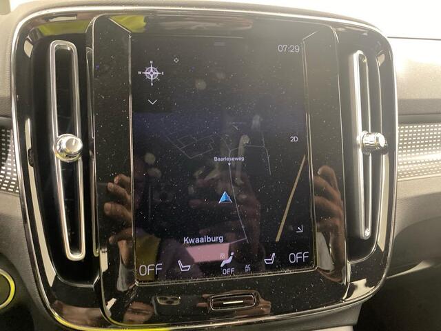 Volvo XC40 1.5 T4 Recharge R-Design | Adaptieve Cruise Control | Navigatie | Achteruitrijcamera | Parkeersensoren voor en achter | Verwarmde voorstoelen | Climate Control | Apple Carpl./Android Auto