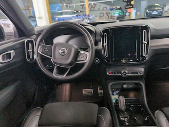 Volvo XC40 1.5 T4 Recharge R-Design Aut. | Stoel + stuur verwarming | Camera | LED | Keyless Entry/Drive | Elektrische achterklep | DAB | Standkachel |
