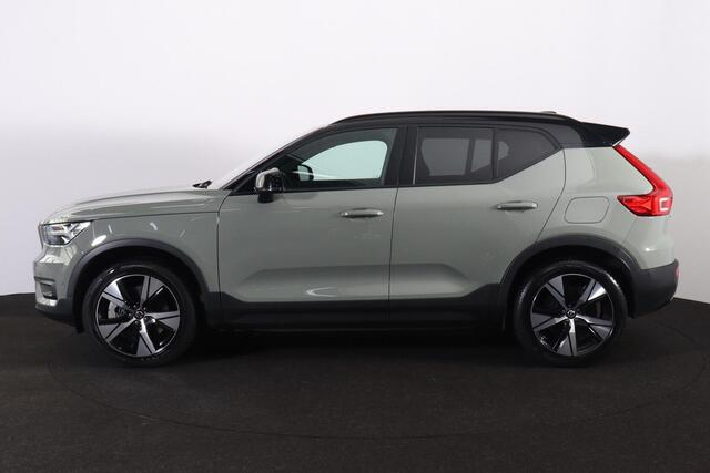 Volvo XC40 Recharge Pro - Panoramadak - Intellisafe Assist & Surround - 360º Camera - Elektrisch verstelbare voorstoelen - Harman Kardon Audio - Trekhaak wegklapbaar - Verwarmbare stoelen voor en achter - Verwarmbaar stuurwiel - Warmtepomp