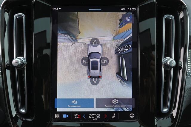 Volvo XC40 Recharge Pro - Panoramadak - Intellisafe Assist & Surround - 360º Camera - Elektrisch verstelbare voorstoelen - Harman Kardon Audio - Trekhaak wegklapbaar - Verwarmbare stoelen voor en achter - Verwarmbaar stuurwiel - Warmtepomp