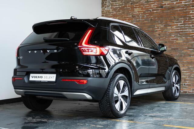 Volvo XC40 B4 Inscription | Electrische bedienbare voorstoelen | Stoelverwarming | 360° parkeercamera | Adaptive cruise control | Exterieur Stylingkit | BLIS | Volvo on Call | Parkeerverwarming | Parkeersensoren voor + achter |