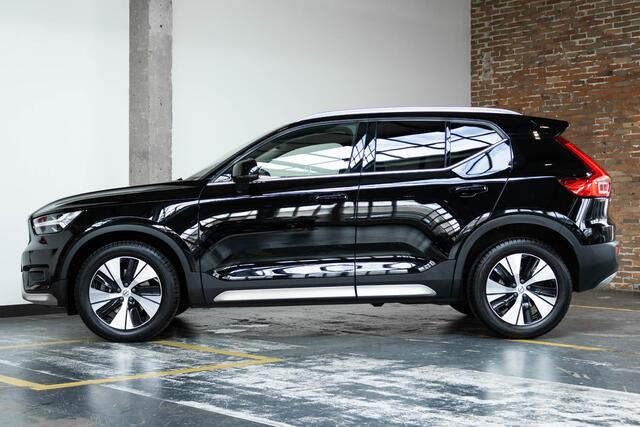 Volvo XC40 B4 Inscription | Electrische bedienbare voorstoelen | Stoelverwarming | 360° parkeercamera | Adaptive cruise control | Exterieur Stylingkit | BLIS | Volvo on Call | Parkeerverwarming | Parkeersensoren voor + achter |