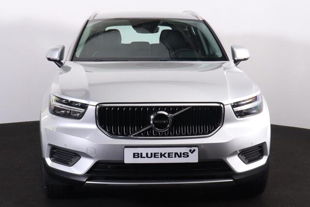 Volvo XC40 T4 Momentum - Parkeercamera achter - Verwarmde voorstoelen - Parkeersensoren voor & achter - 18' LMV