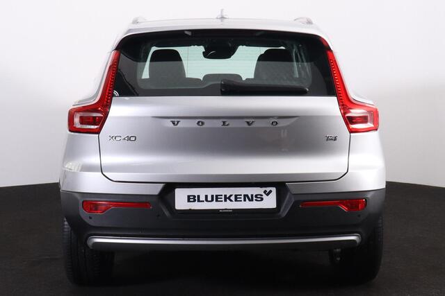 Volvo XC40 T4 Momentum - Parkeercamera achter - Verwarmde voorstoelen - Parkeersensoren voor & achter - 18' LMV
