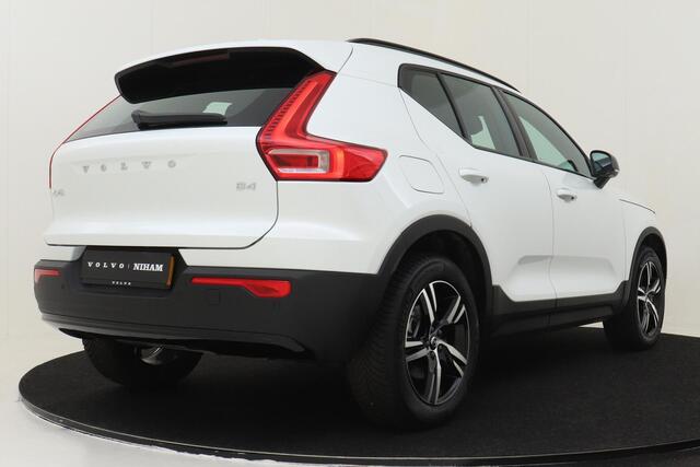 Volvo XC40 B4 (M-HYBRID) PLUS DARK -CAMERA|ADAP.CRUISE|VERW.VOORRUIT|TREKHAAK|HARMAN/KARDON