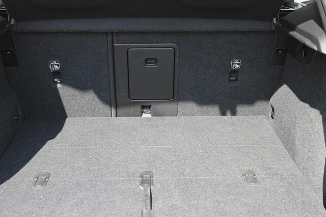 Volvo XC40 B4 211PK Automaat Ultimate Dark Panoramisch schuif-kanteldak / 360graden camera / Adaptieve cruise control / Google infotainment