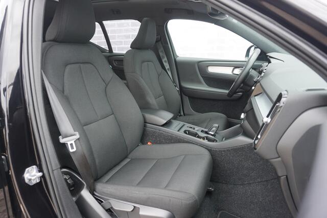 Volvo XC40 1.5 T3 Momentum Pro | Panorama-schuifdak | Camera | Harman Kardon | LED Koplampen | Zwarte Hemel |