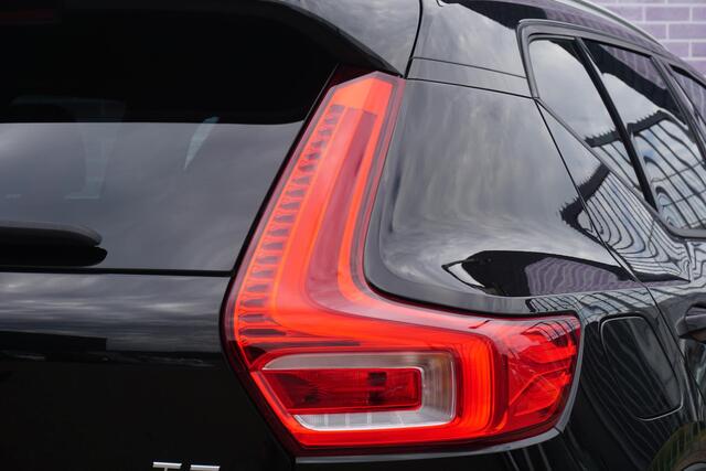Volvo XC40 1.5 T3 Momentum Pro | Panorama-schuifdak | Camera | Harman Kardon | LED Koplampen | Zwarte Hemel |