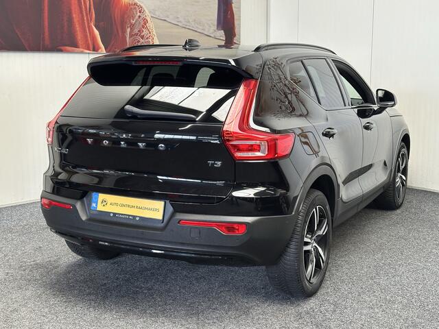 Volvo XC40 1.5 T3 R-DESIGN AUTOMAAT 360 CAMERA LEDER ALCANTARA NAVIGATIE CRUISE CONTROL STOEL EN STUUR VERWARMING KEYLESS GO APPLE CARPLAY/ANDROID RIJSTROOKSENSOREN ZEER MOOI !! 3010