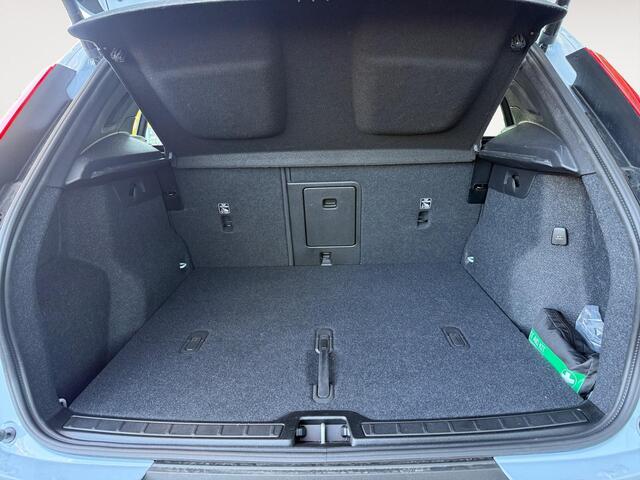 Volvo XC40 2.0 B4 Plus Dark | Stoelverwarming | Harman/Kardon Audio | Trekhaak | Verwarmbare voorruit |