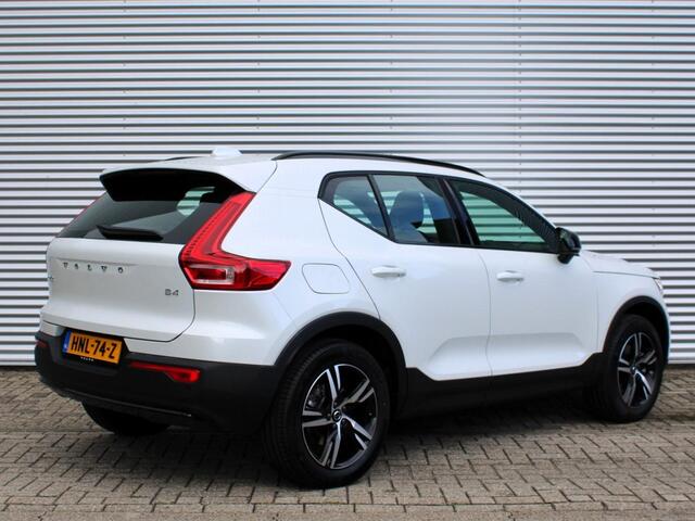 Volvo XC40 2.0 B4 Plus Dark Automaat / Trekhaak / Verwarm voorruit / Elektr.verst.voorstoelen / Google Maps