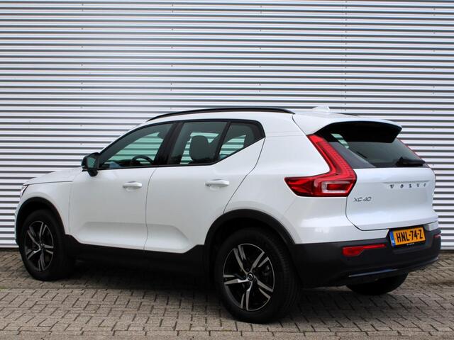 Volvo XC40 2.0 B4 Plus Dark Automaat / Trekhaak / Verwarm voorruit / Elektr.verst.voorstoelen / Google Maps