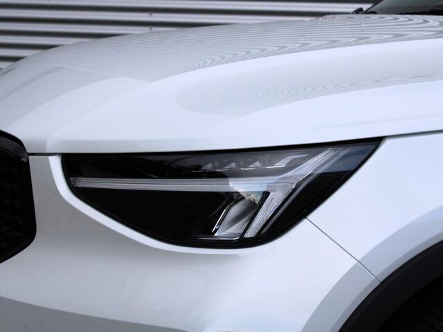 Volvo XC40 2.0 B4 Plus Dark Automaat / Trekhaak / Verwarm voorruit / Elektr.verst.voorstoelen / Google Maps