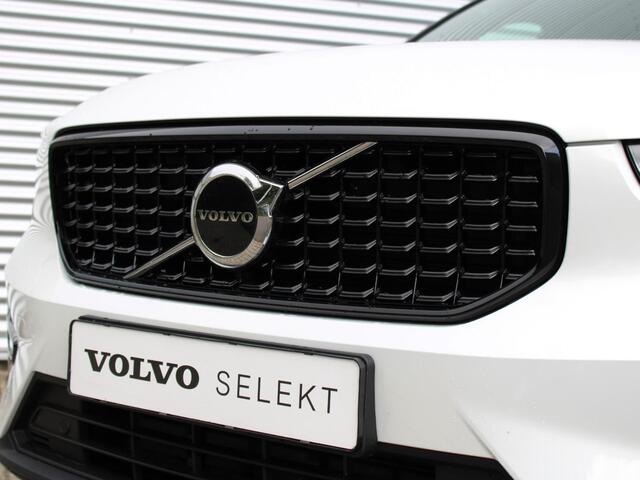 Volvo XC40 2.0 B4 Plus Dark Automaat / Trekhaak / Verwarm voorruit / Elektr.verst.voorstoelen / Google Maps