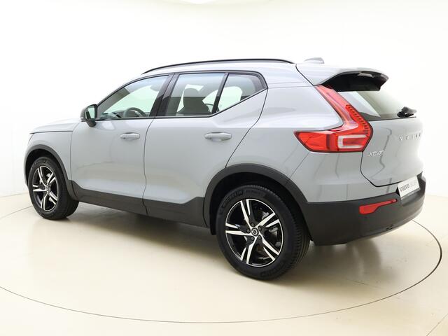 Volvo XC40 B4 211pk Plus Dark / Harman&Kardon / El. Trekhaak / El. Stoelen / Stoel + Stuurw. Verwarming / BLIS / ACC / PDC + CAM / Verw. Voorruit /