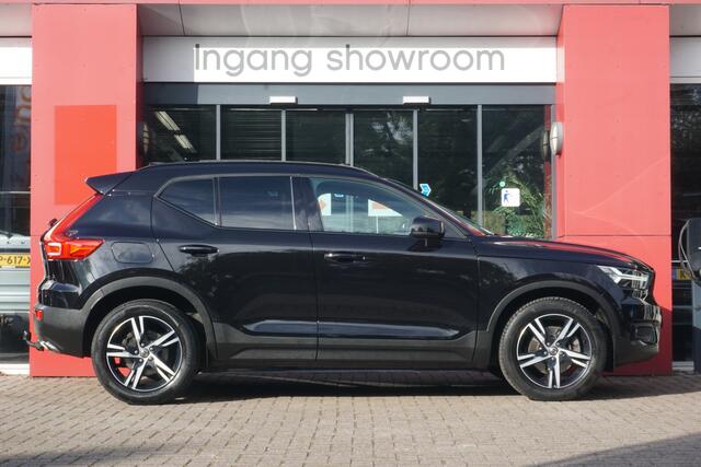 Volvo XC40 2.0 T4 R-Design | Automaat | Panoramadak | Harman/Kardon | Trekhaak | Camera |