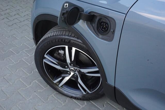 Volvo XC40 1.5 T4 Recharge R-Design Expression | Two-Tone | ACC | Sport Stoelen | Trekhaak | Origineel NL |