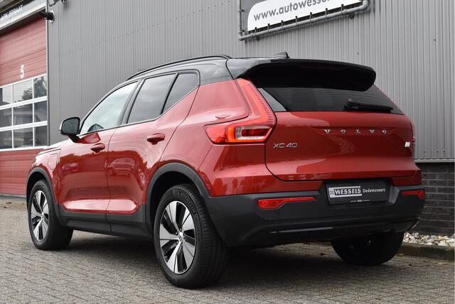Volvo XC40 1.5 T4 Recharge R-Design Expression Cruise, Camera, Stuur/Stoel verwarming, Elek. achterklep, Carplay