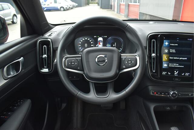 Volvo XC40 1.5 T4 Recharge R-Design Expression Cruise, Camera, Stuur/Stoel verwarming, Elek. achterklep, Carplay