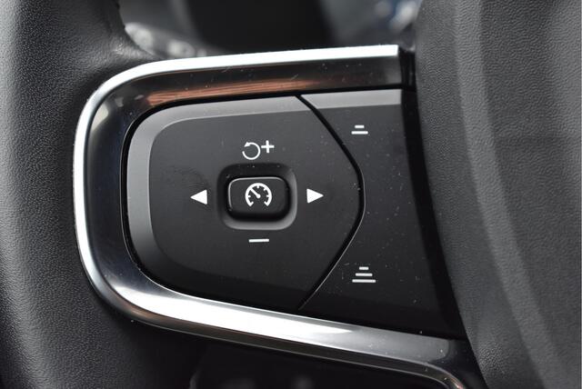 Volvo XC40 1.5 T4 Recharge R-Design Expression Cruise, Camera, Stuur/Stoel verwarming, Elek. achterklep, Carplay