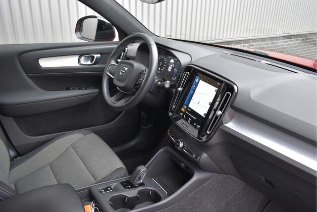 Volvo XC40 1.5 T4 Recharge R-Design Expression Cruise, Camera, Stuur/Stoel verwarming, Elek. achterklep, Carplay