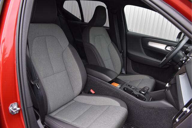 Volvo XC40 1.5 T4 Recharge R-Design Expression Cruise, Camera, Stuur/Stoel verwarming, Elek. achterklep, Carplay