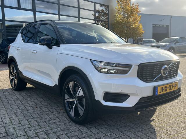 Volvo XC40 1.5 T5 Recharge 262 pk R-Design Navigatie Panoramadak Pilot Asist ACC 360 Camera Harman Kardon Elek Stoel Dab Stoel + Stuur verwarming Extra Getint Glas Wit Metallic ! Plug In Hybride
