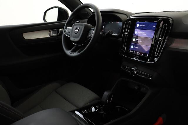 Volvo XC40 B4 (M-HYBRID) PLUS DARK -CAMERA|ADAP.CRUISE|VERW.VOORRUIT|TREKHAAK|HARMAN/KARDON|19"