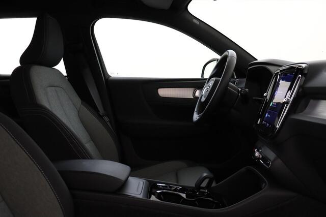 Volvo XC40 B4 (M-HYBRID) PLUS DARK -CAMERA|ADAP.CRUISE|VERW.VOORRUIT|TREKHAAK|HARMAN/KARDON|19"