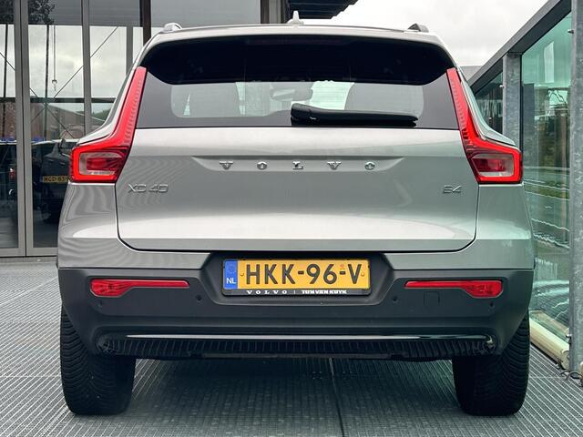 Volvo XC40 2.0 B4 Plus Dark Automaat, Premium sound Harman-Kardon, Blis, Adaptive cruise Control, Verwarmde stoelen + Stuur, Parkeer camera, Trekhaak semi Elektrisch.