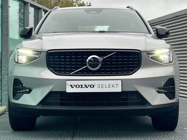 Volvo XC40 2.0 B4 Plus Dark Automaat, Premium sound Harman-Kardon, Blis, Adaptive cruise Control, Verwarmde stoelen + Stuur, Parkeer camera, Trekhaak semi Elektrisch.