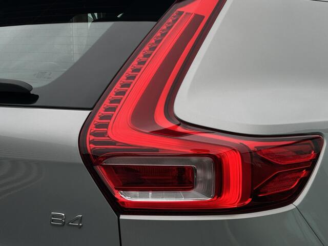 Volvo XC40 2.0 B4 Plus Dark Automaat, Premium sound Harman-Kardon, Blis, Adaptive cruise Control, Verwarmde stoelen + Stuur, Parkeer camera, Trekhaak semi Elektrisch.