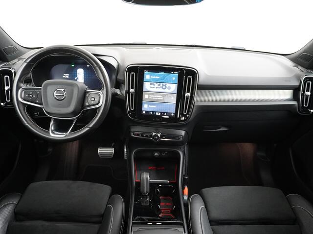Volvo XC40 Recharge P8 408pk 660Nm AWD R-Design Warmtepomp SOH 90% Leder/Alcantara Camera Adap.Cruise Apple Carplay Android Auto Stoelverwarming DAB Bluetooth Led Elek.Achterklep Google-Maps Keyless 1e Eigenaar Origineel Nederlandse Auto ¤55.260 nieuw 1500kg-Trekver