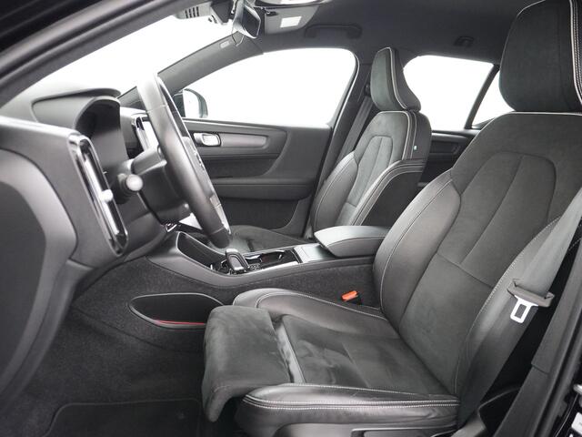 Volvo XC40 Recharge P8 408pk 660Nm AWD R-Design Warmtepomp SOH 90% Leder/Alcantara Camera Adap.Cruise Apple Carplay Android Auto Stoelverwarming DAB Bluetooth Led Elek.Achterklep Google-Maps Keyless 1e Eigenaar Origineel Nederlandse Auto ¤55.260 nieuw 1500kg-Trekver