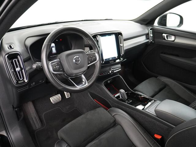 Volvo XC40 Recharge P8 408pk 660Nm AWD R-Design Warmtepomp SOH 90% Leder/Alcantara Camera Adap.Cruise Apple Carplay Android Auto Stoelverwarming DAB Bluetooth Led Elek.Achterklep Google-Maps Keyless 1e Eigenaar Origineel Nederlandse Auto ¤55.260 nieuw 1500kg-Trekver