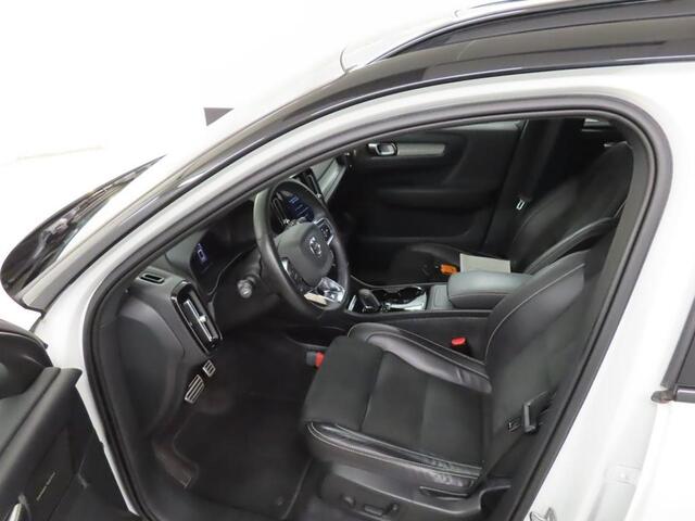 Volvo XC40 Recharge Twin Pro | Trekhaak | Adaptieve cruise controle | Blis | Panorama Schuifdak | 360º Camera | Harman/Kardon | Adaptive LED koplampen | Memory | VOL