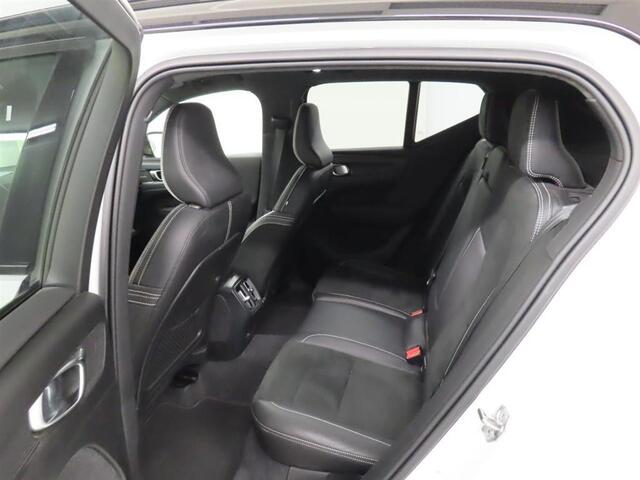 Volvo XC40 Recharge Twin Pro | Trekhaak | Adaptieve cruise controle | Blis | Panorama Schuifdak | 360º Camera | Harman/Kardon | Adaptive LED koplampen | Memory | VOL