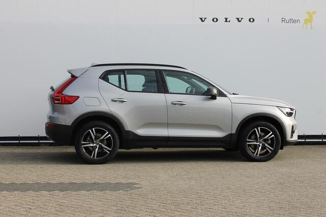Volvo XC40 2.0 B4 Plus Dark Google Infotainment / Semi elektrisch wegklapbare trekhaak / Verwarmbare voorruit / Harman Kardon Audio installatie / Elektrisch bedienbare voorstoelen