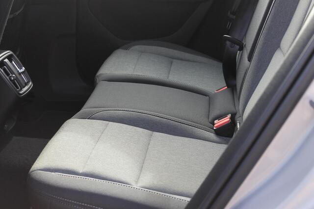 Volvo XC40 2.0 B4 Plus Dark Google Infotainment / Semi elektrisch wegklapbare trekhaak / Verwarmbare voorruit / Harman Kardon Audio installatie / Elektrisch bedienbare voorstoelen