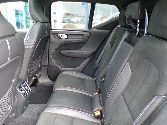 Volvo XC40 Recharge P8 AWD R-Design, SOH 93% / Trekhaak / Harman Kardon / Elektr. Schuifdak / Carplay + Android auto / Keyless / Camera 360 + Sensoren / 20'' LMV