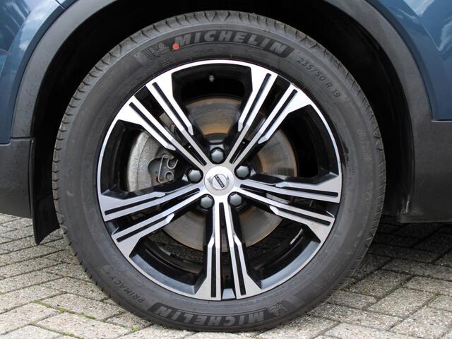 Volvo XC40 1.5 T4 Recharge Inscription Expression Automaat / Panoramadak / Leder interieur / Privacy Glass / 19" velgen