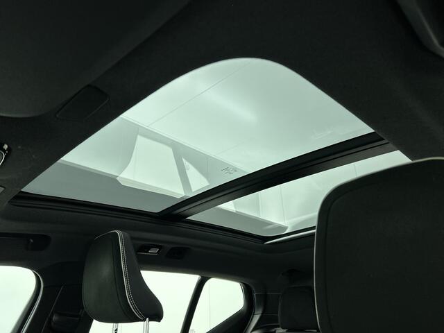 Volvo XC40 Recharge P8 AWD R-Design Navigatie | Camera | Pano-dak | Trekhaak wegklapbaar