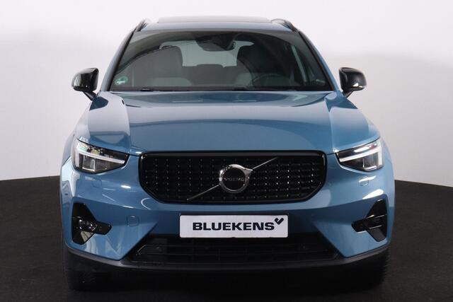 Volvo XC40 T5 Recharge Plus Dark - Panorama/schuifdak - IntelliSafe Assist - Harman/Kardon audio - Parkeercamera achter - Parkeersensoren voor & achter - Elektr. bedienb. voorstoelen met geheugen links - Draadloze tel. lader - Extra getint glas - 19' LMV