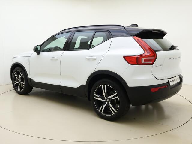 Volvo XC40 T5 262pk Recharge R-Design / Stoel/- en stuurverwarming / Power seats / Trekhaak / Elektr achterklep / Camera rondom /