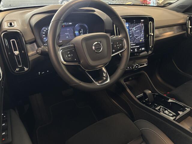 Volvo XC40 1.5 T4 Plug-in Ultimate Bright / Panoramadak / Leer - Alcantara / Harman-Kardon / Dab+ / Apple Carplay / Stuur- en Stoelverwarming / MY 2023 - Elek Trekhaak -